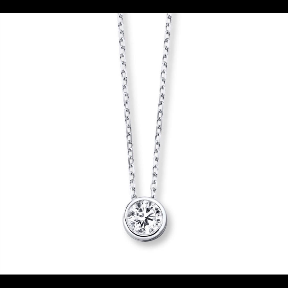 Timeless ! Diamond solitaire necklace . 🎁
